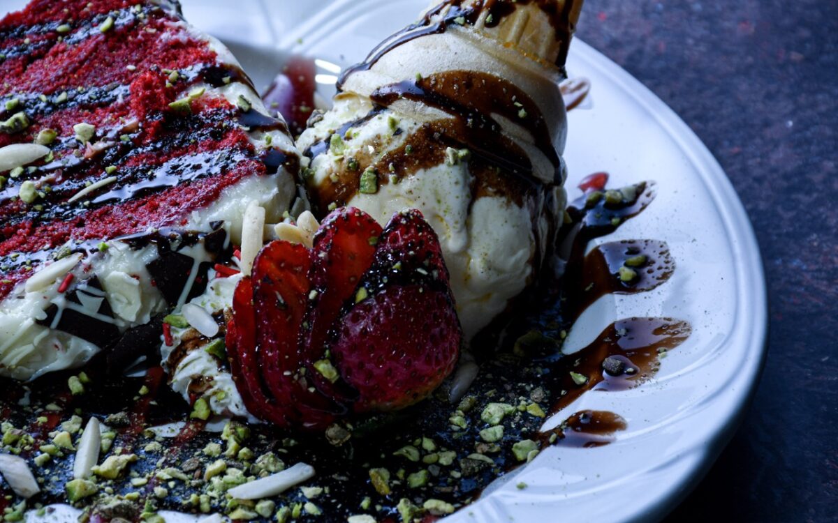 Best Milkshakes & Desserts in Brampton – Indulge at Pizza & More